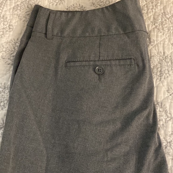 Gray Express shorts size 10. - Picture 3 of 3